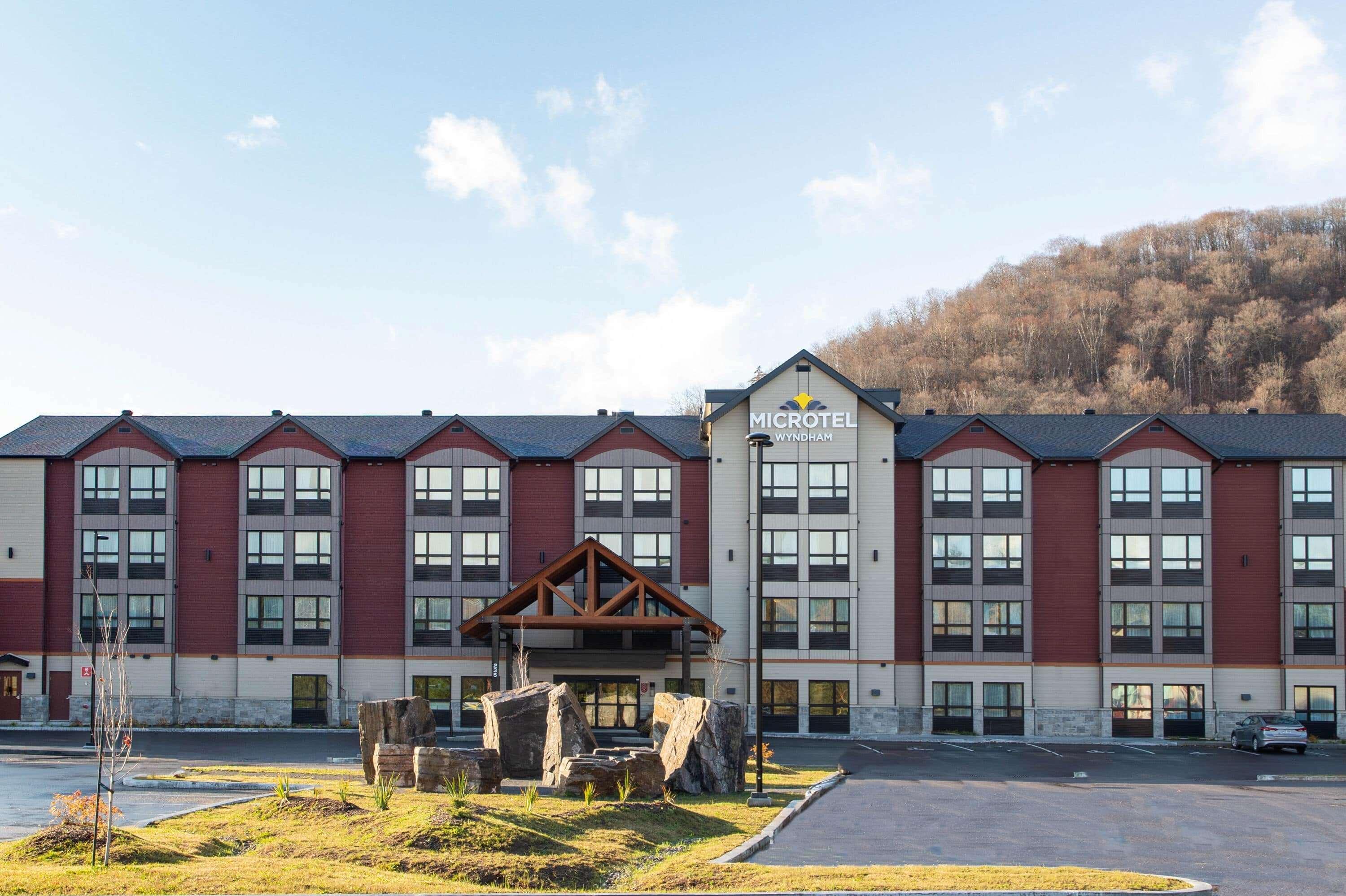 Microtel Inn & Suites By Wyndham Mont Tremblant Exterior foto